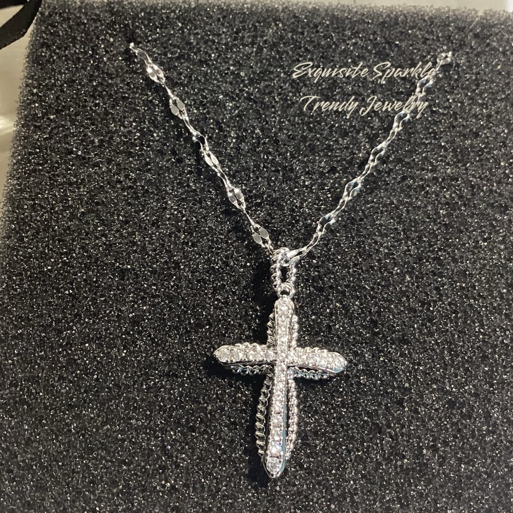 💖Sparkly SilverTone Zircon Cross Pendant Necklace